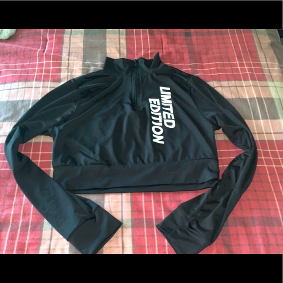 Black long Sleeve crop top - Picture 1 of 1